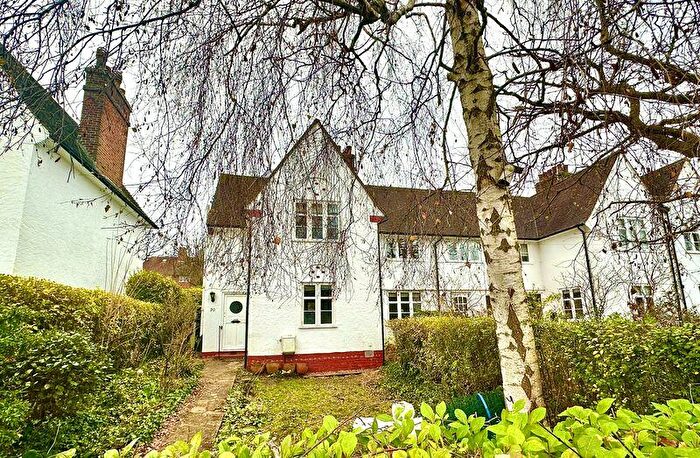 2 Bedroom Cottage To Rent In Wordsworth Walk, Hampstead Garden Suburb, NW11