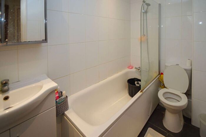 1 Bedroom Flat To Rent In Park Lodge, Watford, WD25