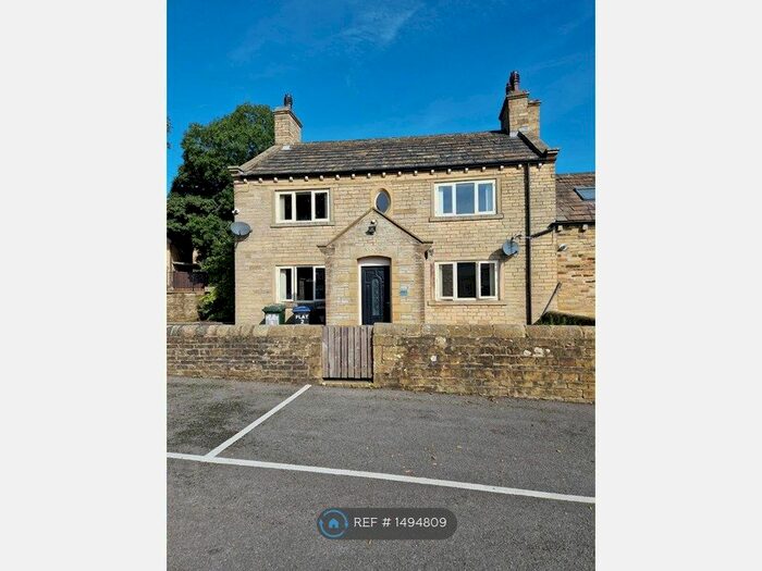 2 Bedroom Flat To Rent In Pollits House, Bradford, BD6