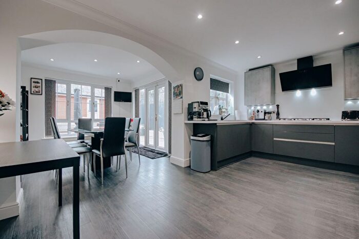 3 Bedroom Town House For Sale In Eastbury Road, Watford, WD19