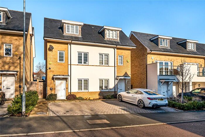 4 Bedroom Semi Detached House For Sale In Harris Close, Orpington, BR5