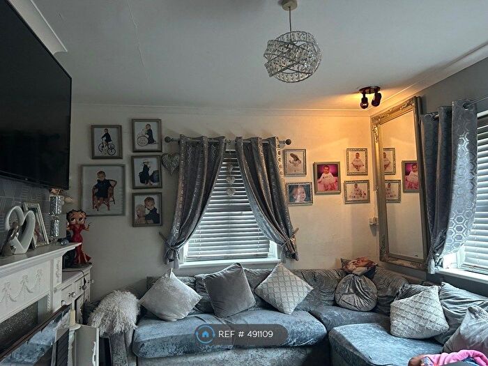 3 Bedroom Semi-Detached House To Rent In Camden Gardens, Thornton Heath, CR7