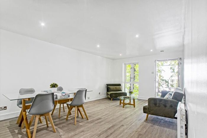 2 Bedroom Flat To Rent In Tollard House, Kensington High Street, London, W14