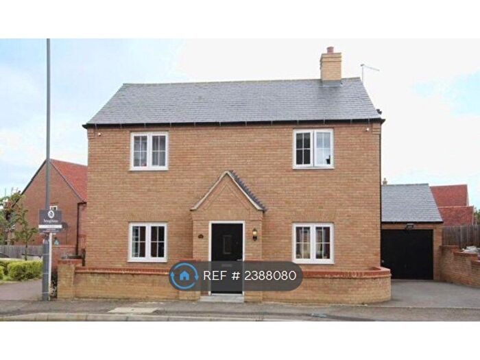 4 Bedroom Detached House To Rent In Needlepin Way, Buckingham, MK18