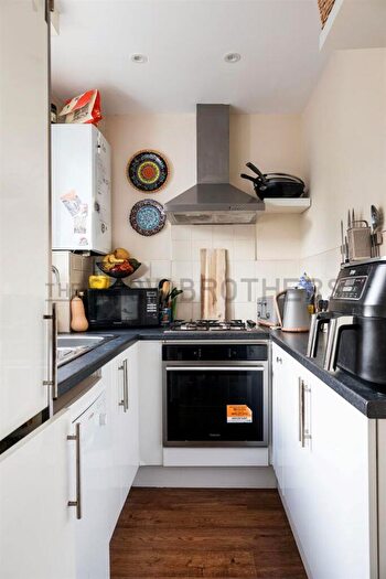 1 Bedroom Flat To Rent In Wigram Road, Wanstead, E11