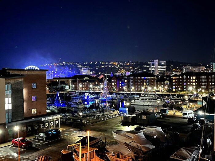 2 Bedroom Flat For Sale In St Stephens Court, Marina, Swansea, SA1