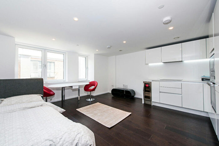 Flat To Rent In Eagle Point, City Road, Shoreditch, London, EC1V