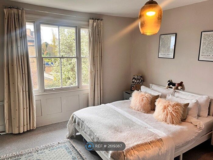 2 Bedroom Flat To Rent In Battersea Rise, London, SW11