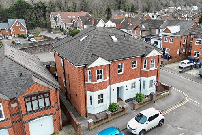 2 Bedroom Flat For Sale In Upper Queen Street, Godalming, Surrey, GU7