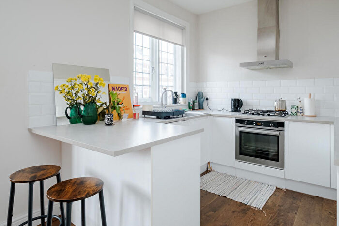 2 Bedroom Flat For Sale In Muswell Hill Broadway, London, N10