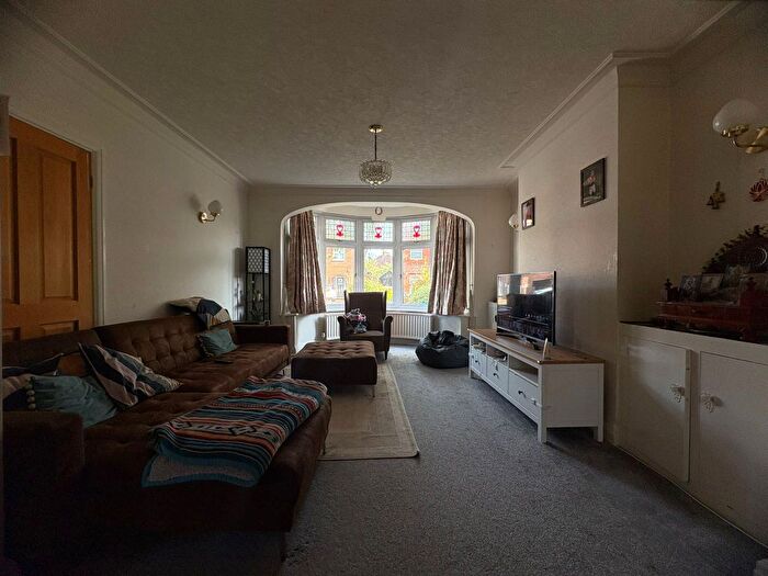 3 Bedroom Semi-Detached House To Rent In Ainsdale Crescent, North Harrow, HA5