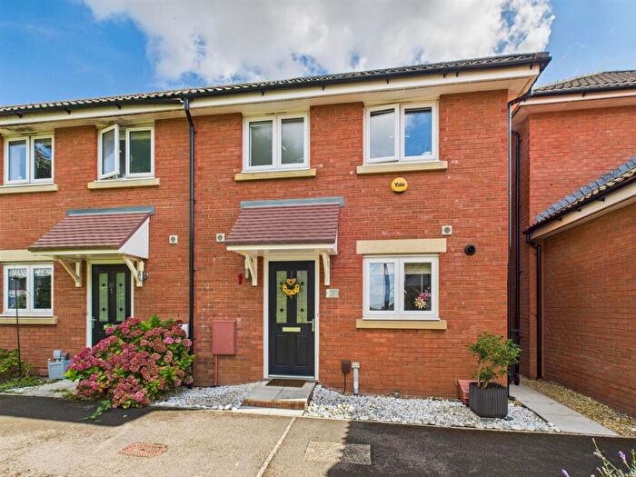 3 Bedroom Semi Detached House For Sale In Brickworks Close, Bristol, BS5