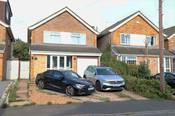 3 Bedroom Detached House To Rent In Broughton Avenue, LU3