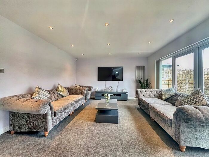 4 Bedroom Detached House To Rent In Harlington Road, Uxbridge, Greater London, UB8