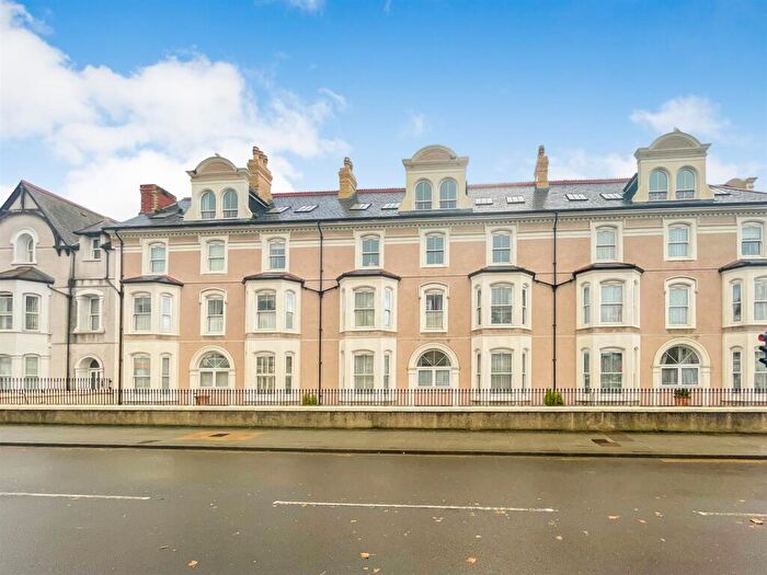 3 Bedroom Apartment To Rent In Augusta Street, Llandudno, Conwy, LL30