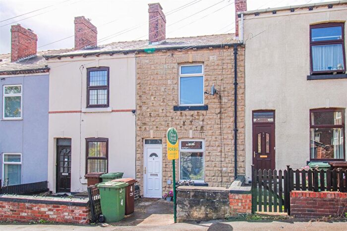 2 Bedroom Terraced House For Sale In Longfield Terrace, Wakefield, WF2