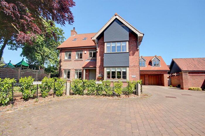 6 Bedroom Detached House For Sale In The Haven, Walkington, HU17