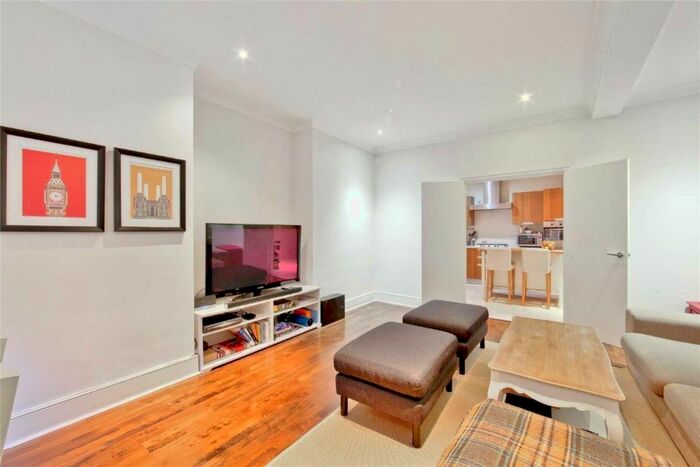 3 Bedroom Flat To Rent In Weymouth Mews, Marylebone, W1G