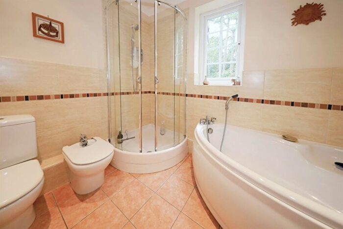 2 Bedroom Flat For Sale In Farley Lane, Romsley, Halesowen, B62