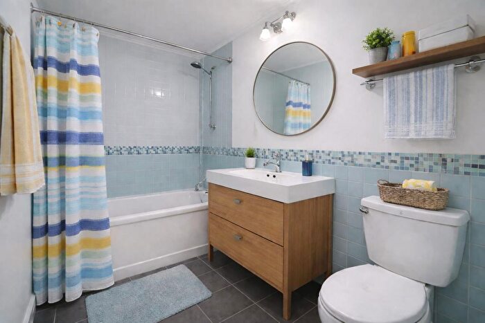 1 Bedroom Flat To Rent In Cheyne Walk, Chelsea, London, SW3