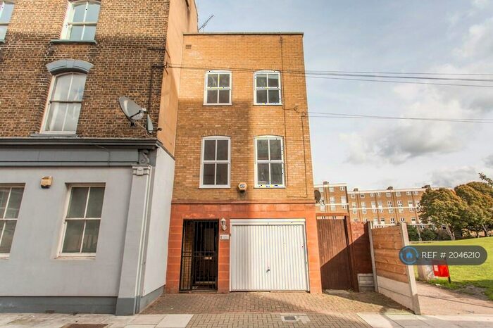 3 Bedroom Semi-Detached House To Rent In Furze Street, London, E3