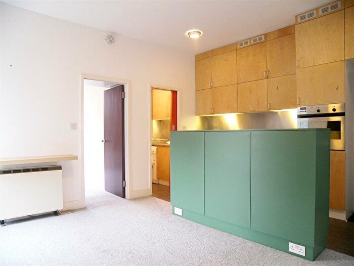 1 Bedroom Flat For Sale In Sandcliffe, Hill Brow, Liss, GU33