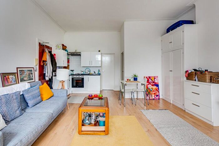Apartment To Rent In Parsifal Road, West Hampstead, NW6