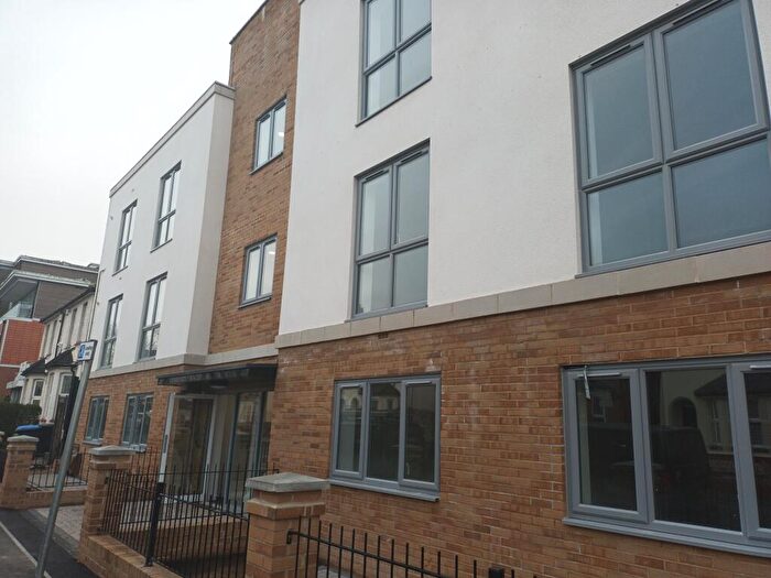 1 Bedroom Flat To Rent In Flat, Bennett House, Marlborough Road, Woking, Surrey, GU21