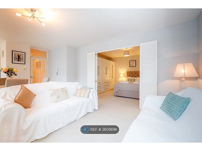 1 Bedroom Flat To Rent In Grosvenor Court, London, SW15
