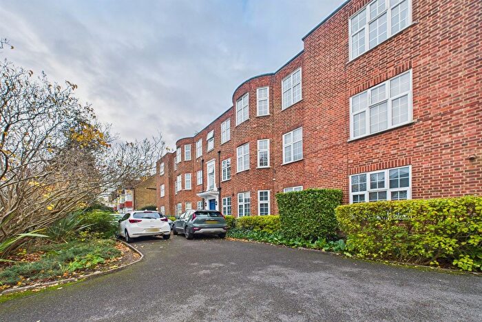 2 Bedroom Flat For Sale In Richmond Court, Raynes Park, SW20