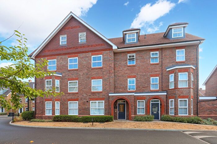 1 Bedroom Flat For Sale In Albright Gardens, Walton-On-Thames, Surrey, KT12