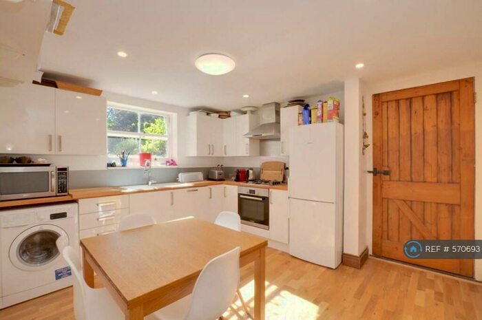 2 Bedroom Flat To Rent In Shooters Hill, London, SE3