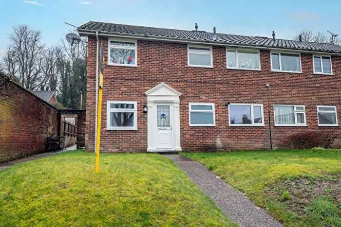 2 Bedroom Maisonette For Sale In Neville Close, Andover, SP10