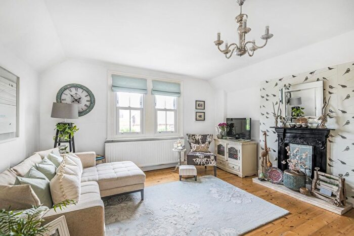 2 Bedroom Flat For Sale In Thornton Avenue, Telford Park, London, SW2