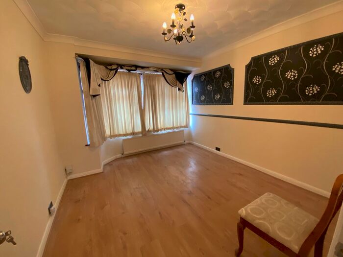 1 Bedroom Flat To Rent In Warley Avenue, Romford, RM8