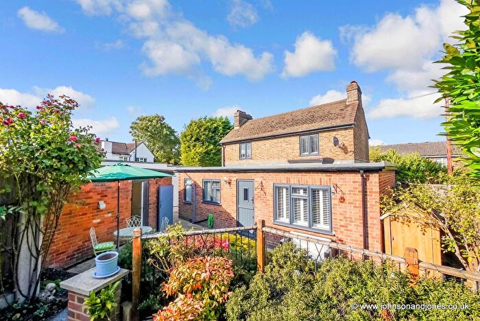 3 Bedroom Detached House To Rent In Cowley Lane, Chertsey, KT16