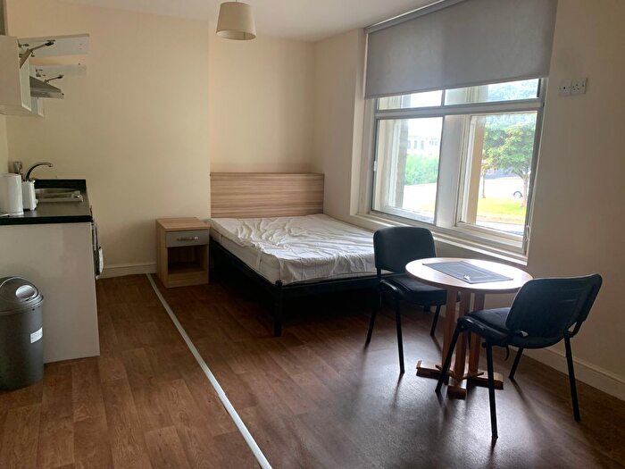 1 Bedroom Flat To Rent In Highfields Road, Huddersfield, HD1