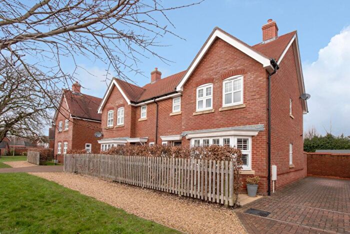 3 Bedroom Semi Detached House For Sale In Drove Road, Petersfield, Hampshire, GU31