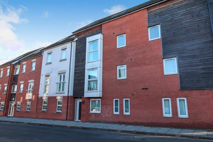 3 Bedroom Apartment To Rent In Pytchley Street, Northampton, NN1
