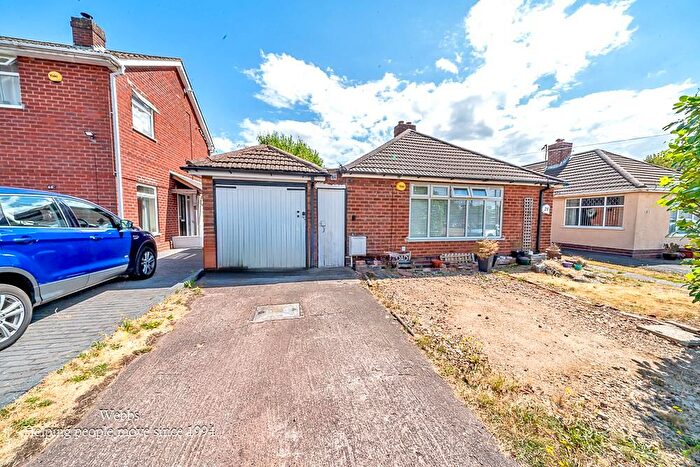3 Bedroom Semi-Detached Bungalow For Sale In Norfolk Crescent, Walsall, WS9
