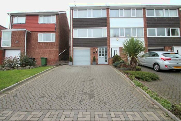 3 Bedroom Town House To Rent In St Peters Road, Netherton, Dudley, West Midlands, DY2