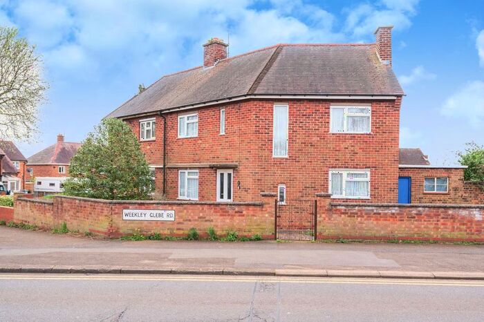 3 Bedroom Semi-Detached House For Sale In Weekley Glebe Road, Kettering, NN16