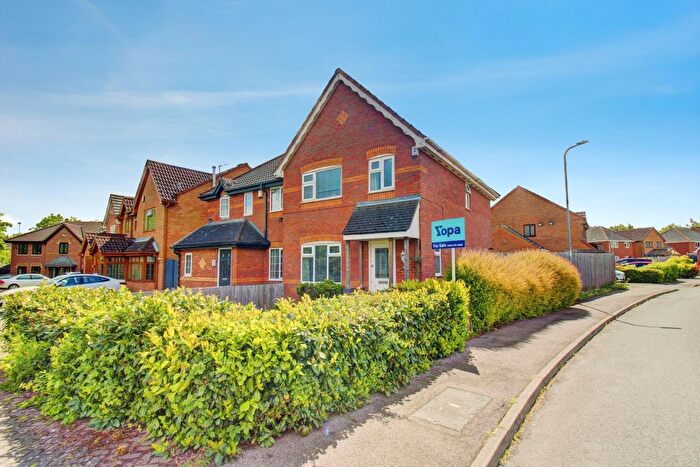 3 Bedroom Semi-Detached House For Sale In Sefton Road, Tamworth, B77