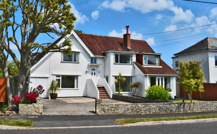 2 Bedroom Flat To Rent In Beach Avenue, Barton On Sea, New Milton, Hampshire, BH25