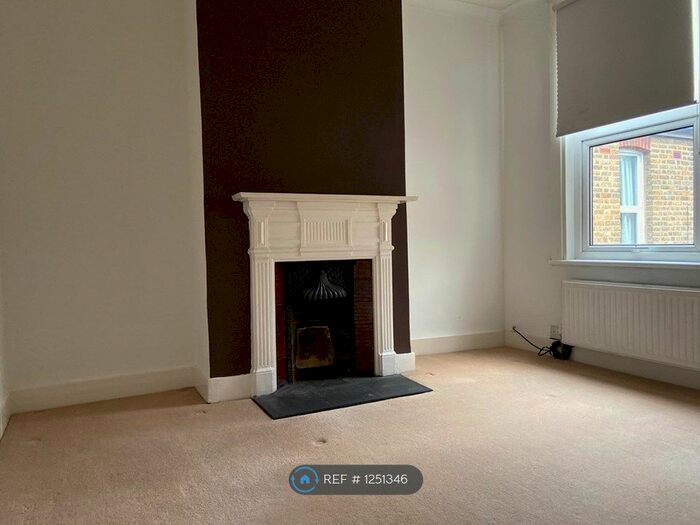 3 Bedroom Flat To Rent In Enfield, Enfield EN1