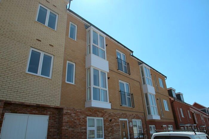 1 Bedroom Flat To Rent In Waverley Park, Old Road, East Cowes, PO32