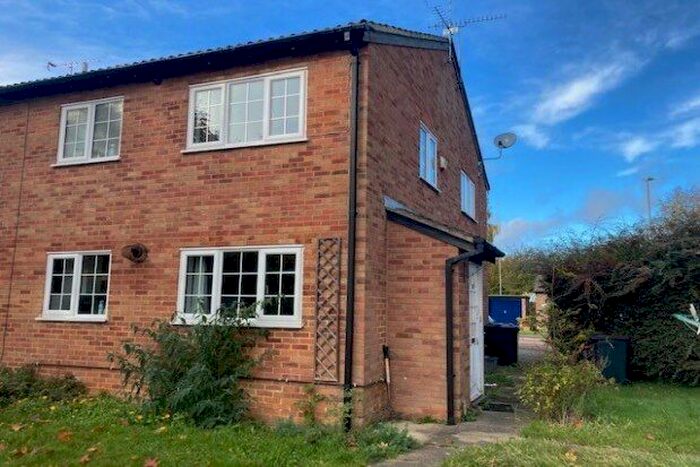 1 Bedroom Property To Rent In Speedwell Close, Luton, LU3