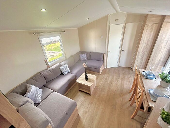 4 Bedroom Mobile/park Home For Sale In Beach Road, St. Osyth, Clacton-On-Sea, CO16