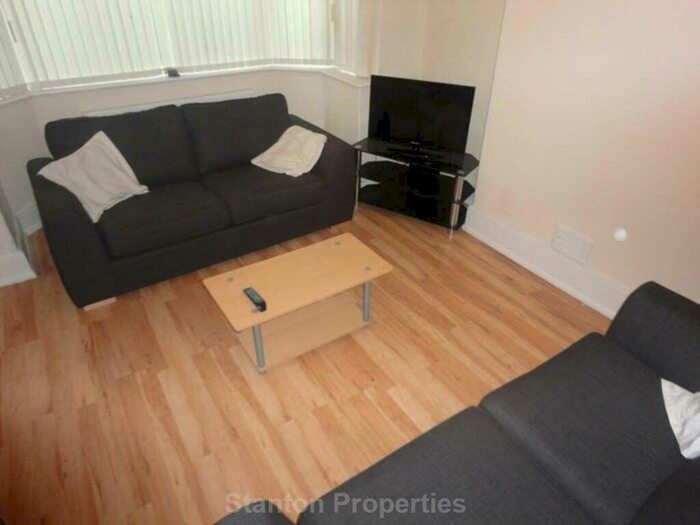 6 Bedroom Semi-Detached House To Rent In &# Pppw, Mauldeth Road West, Withington, M20