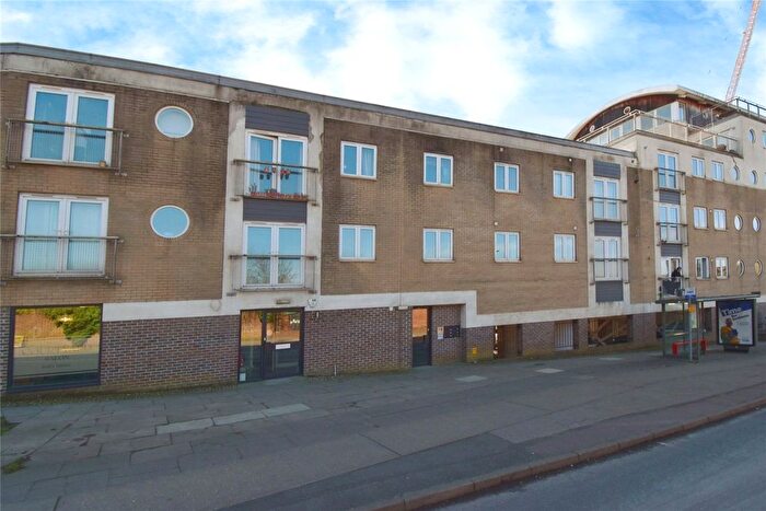 2 Bedroom Flat To Rent In Fore Hamlet, Nautica, Ipswich, Suffolk, IP3